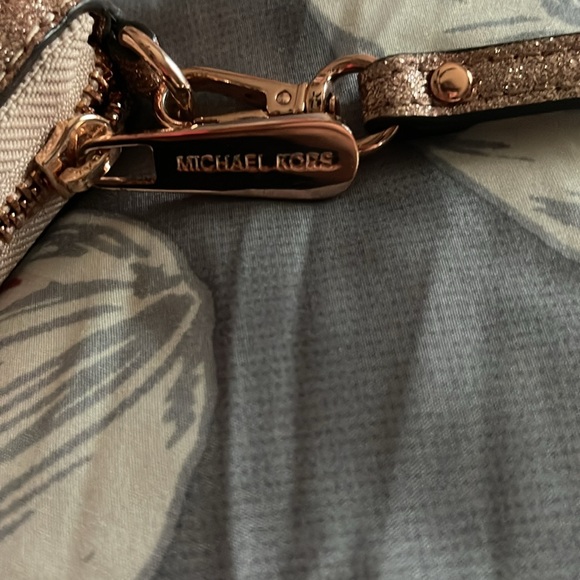 Micheal Kors Rose Gold Sparkly Wallet - Picture 4 of 7